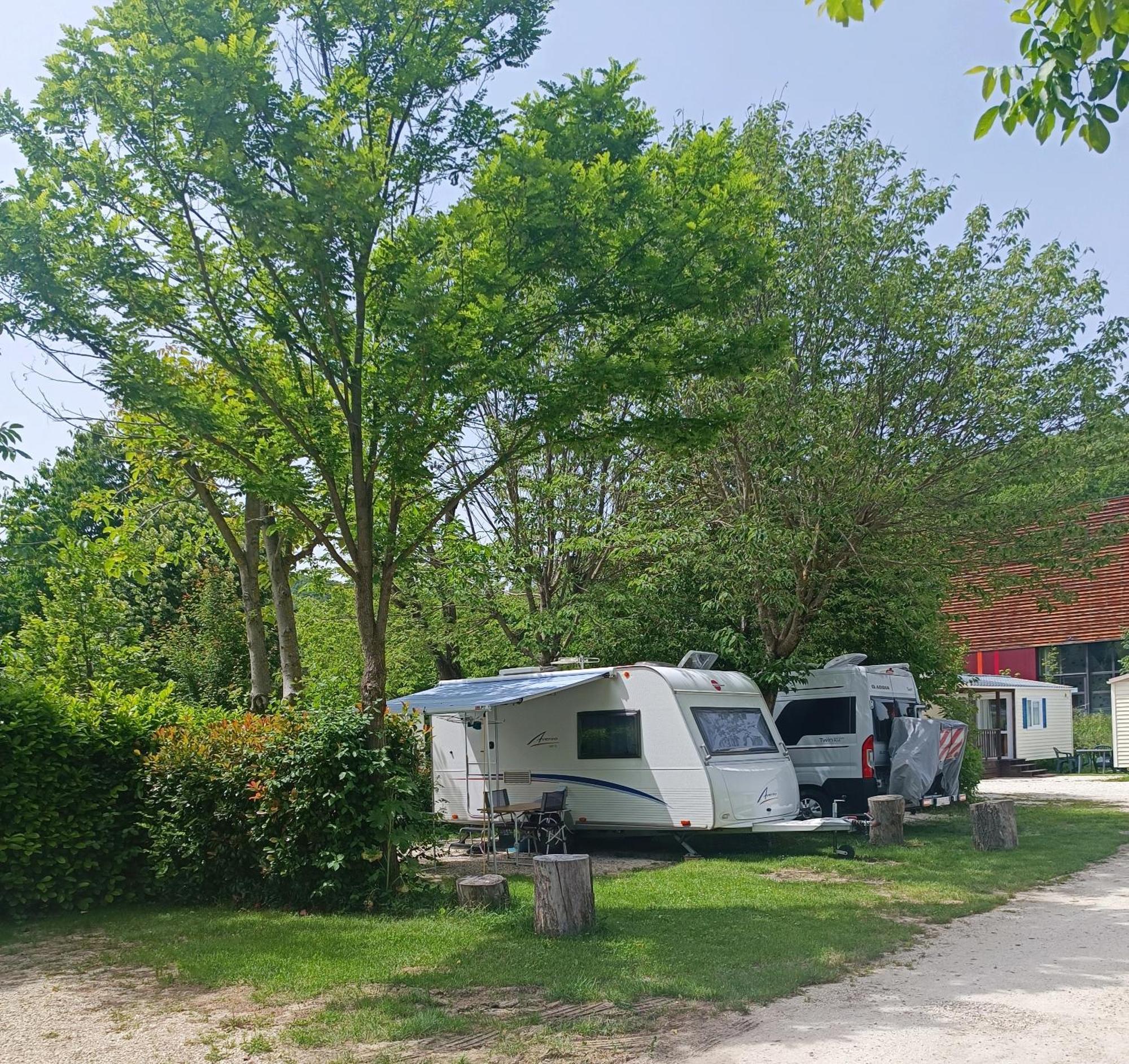 Camping Les Lavandes, Кастеллан Экстерьер фото